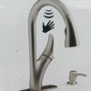 Grifo de cocina sin contacto con dispensador de jabón - Kohler