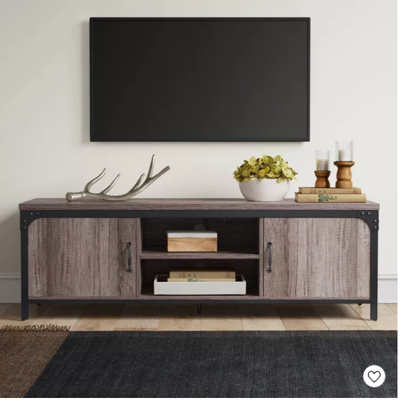 Mueble de Television de Madera industrial con almacenamiento Marca Threshold
