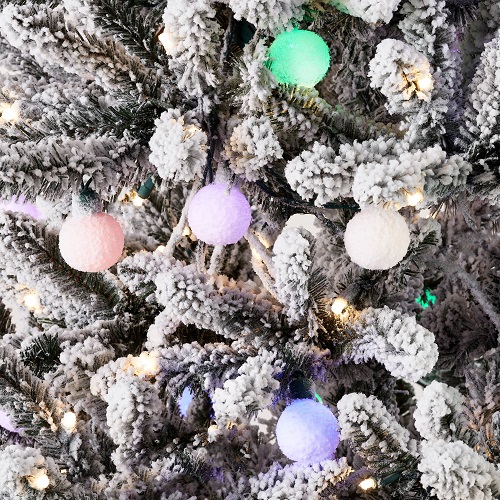 Árbol De Navidad Nevado De 7.5ft Con Luces Blancas Y Multicolor - Marca Holiday Time - Imagen 3