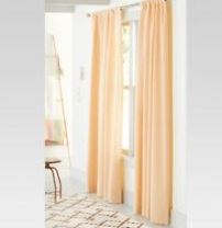 Par de cortinas para el hogar color crema marca THRESHOLD