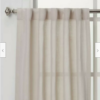 Cortina de filtrado de luz 42"X36" de umbral marca Threshold