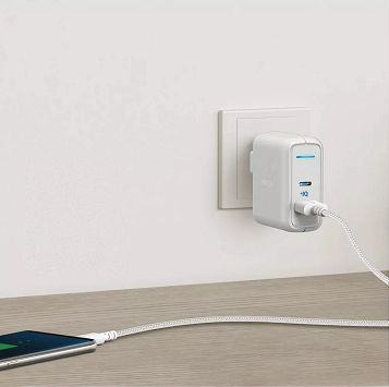 Cargador de pared con cable USB-C a USB-A marca Anker - Imagen 3