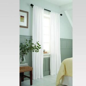 Alternative view of Cortina blanca de 84x54" marca Threshold