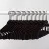 Juego de 30 ganchos para ropa. Marca Made by Design