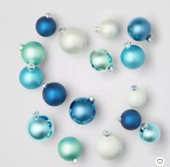 Paquete de 42 esferas navideñas marca Wondershop