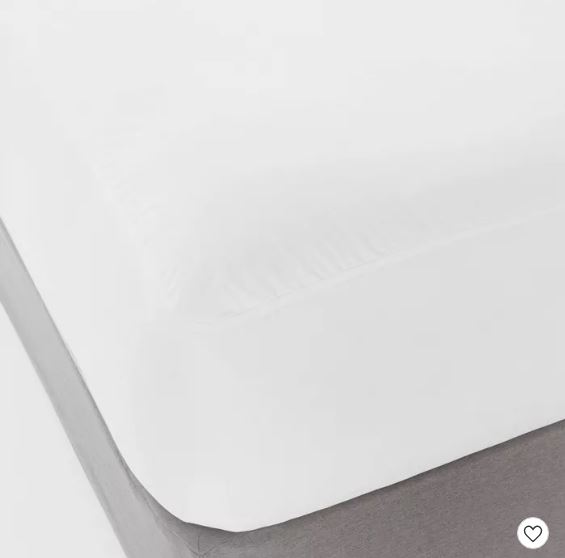 Protector de colchón tamaño Full + par de fundas de almohadas marca Room Essentials - Imagen 2