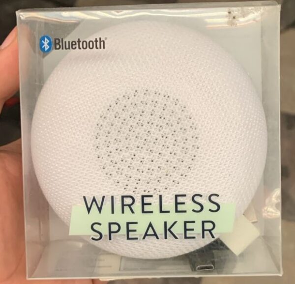 Bocina bluetooth con forma de pastilla marca Vivitar