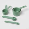 Set de medidores de plástico de 8 piezas marca Room Essentials