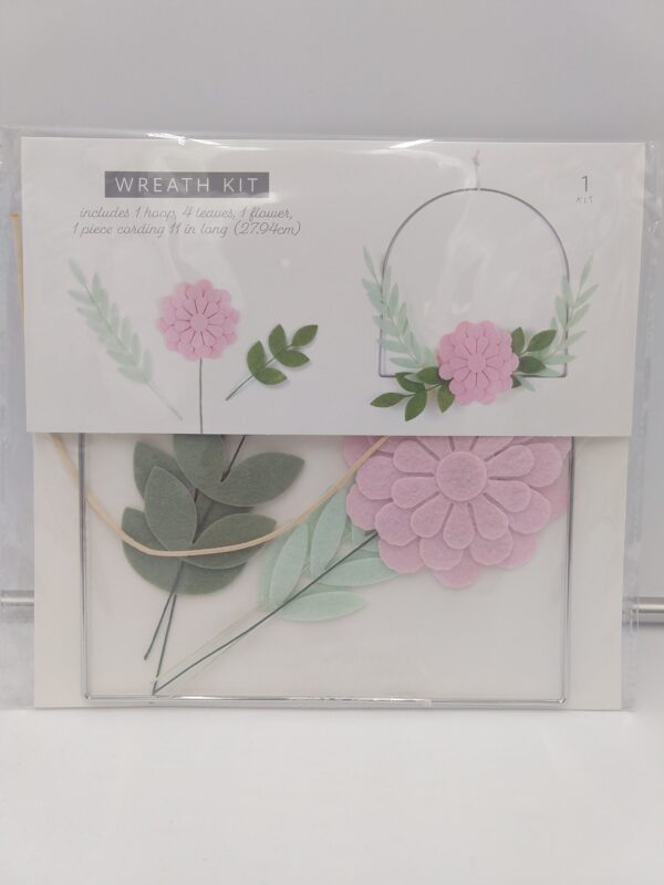 Mini arco decoratibo con deseño de una flor rosa marca WREATH KIT