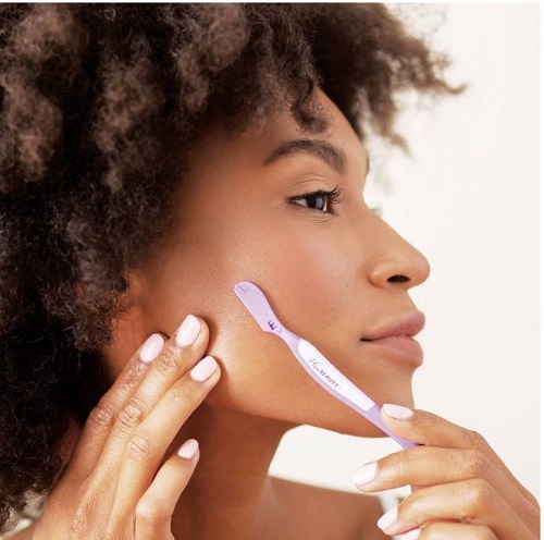 Paquete de 3 maquinillas de afeitar para dama marca Plum Beauty - Imagen 2
