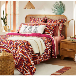 Alternative view of Funda de almohada con textura de edredón y estampado de cebra rosa 20in X 26in marca Opalhouse