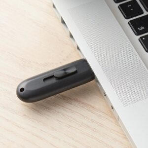 Alternative view of USB con capacidad de 32 GB marca Onn