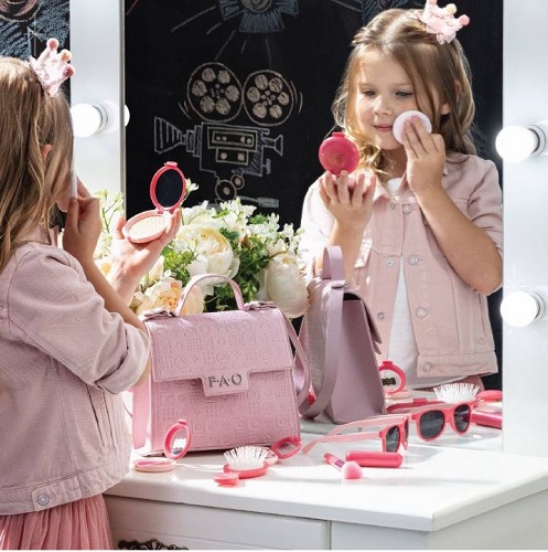 Kit de maquillaje para niña marca FAO Schwarz - Imagen 2