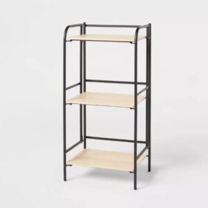 3 estantes plegables de madera natural con marco de metal negro marca Brightroom