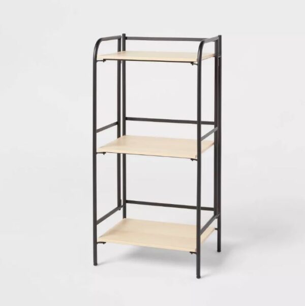 3 estantes plegables de madera natural con marco de metal negro marca Brightroom