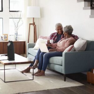 Alternative view of Calenton de torre de cerámica oscilante personal color negro marca Lasko