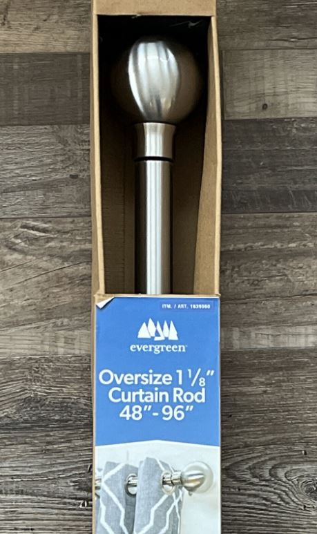 Cortinero de metal color níquel satinado 48¨- 96¨ marca Evergreen