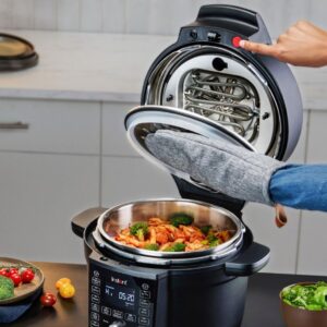 Alternative view of Duo Crisp con tapa Ultimate Multi-Cooker y Freidora de aire color negro 13 en 1 marca Instant Pot