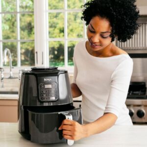 Alternative view of Freidora de aire 4 qt, Negro/Gris -Ninja