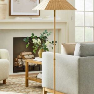 Alternative view of Lámpara de pie con pantalla cónica de ratán color marrón 60in marca Threshold