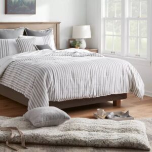 Alternative view of Cojín de descanso con textura de piel sintética - Threshold™