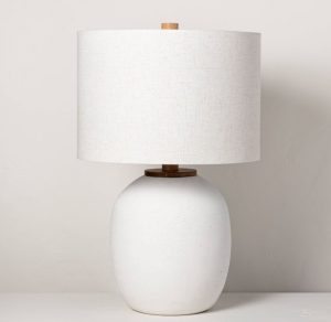 Lámpara de mesa de resina  blanca - Hearth & Hand™ con Magnolia