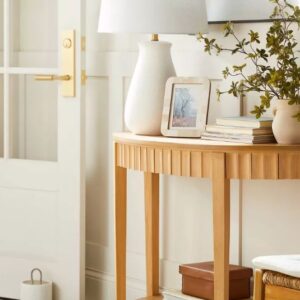 Alternative view of Lámpara de mesa de cerámica moteada blanca marca Threshold