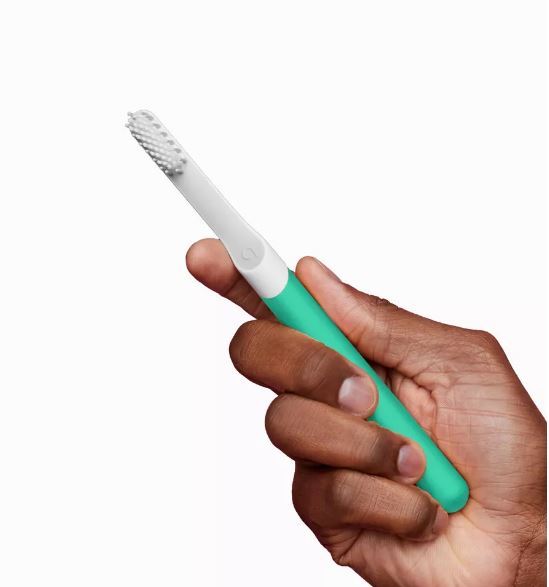 Cepillo de dientes eléctrico de plástico con estuche de viaje - quip - Imagen 2