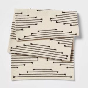 Camino de mesa de algodón moderno con rombos de 72" x 14" - Threshold™