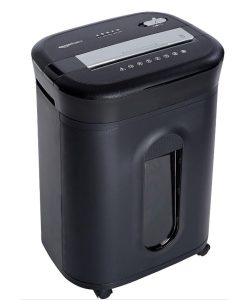 trituradora de papel Amazon Basics.