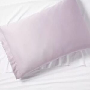 Alternative view of Funda de almohada de satén color lila Standart - Room Essentials