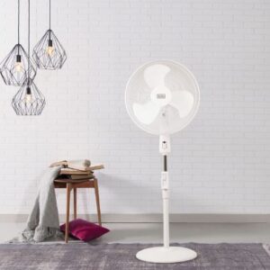 Alternative view of Ventilador de pedestal de 18" con control remoto, color blanco - Marca Black and decker