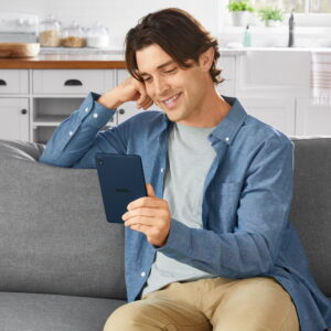 Alternative view of Tablet de 7" con 32GB, Modelo 2024 color Azul  -Onn.