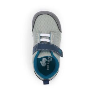 Alternative view of Zapatillas deportivas con velcro para niños pequeños, color gris y azul talla 4 - Kai Run
