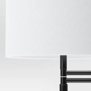 Alternative view of Lámpara de piso de metal negro y blanco – Threshold