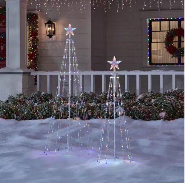 Par de árboles navideños decorativos de 5.5 y 4 pies para exterior - Home Accents