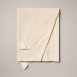 Cobija color beige con borlas en las esquinas de 127CM X 152.4CM -  Hearth & Hand