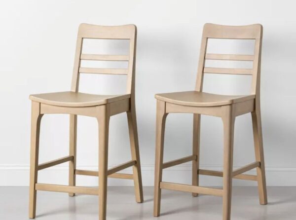 Juego de 2 sillas de madera con respaldo marca Hearth & Hand™ with Magnolia