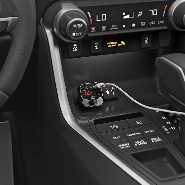 Transmisor FM con puerto de carga USB-C y USB-A para el carro - Just Wireless - Imagen 3