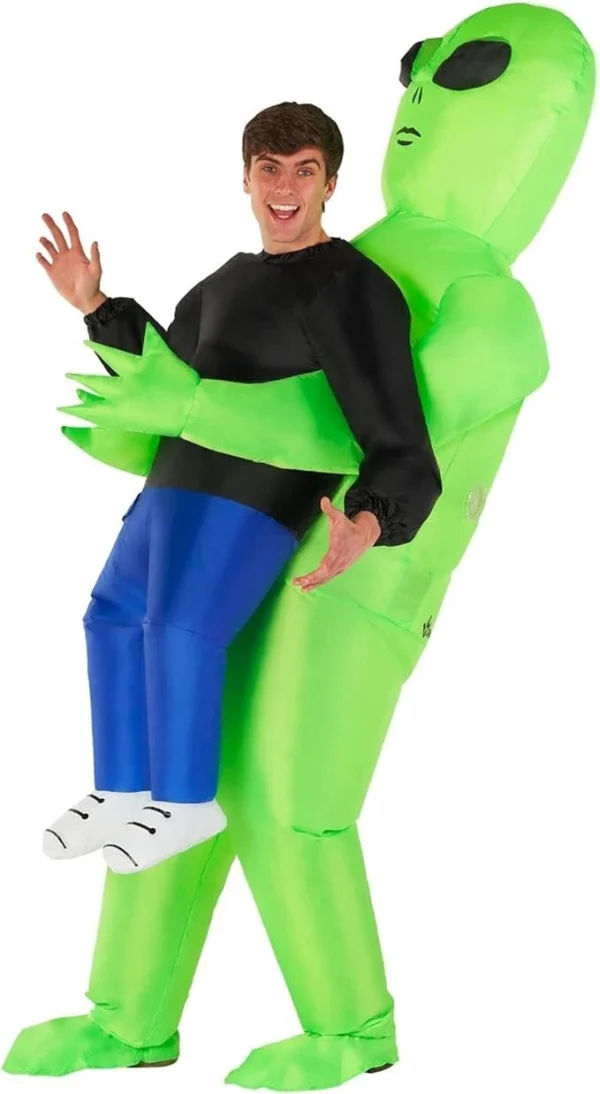 Disfraz inflable de alien cargando a un adulto unitalla