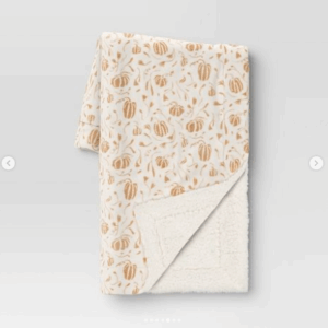 Cobija con estampado de mini calabazas y reverso de borrego