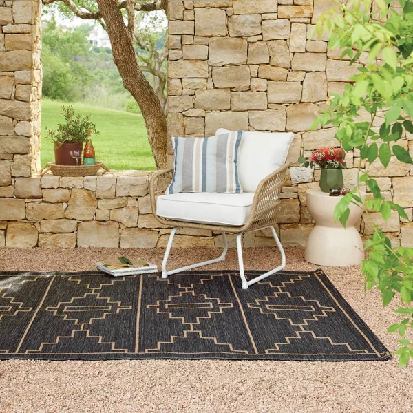 Alfombra / Tapete de 5'x7' con diseños de rombos marca Threshold - Imagen 3