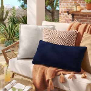 Alternative view of Paquete de 2 fundas para cojín de 34x24 in para exteriores, color azul - Marca Threshold