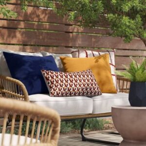 Alternative view of Paquete de 2 fundas de cojín de 18x18in para exteriores, color amarillo - Marca Threshold