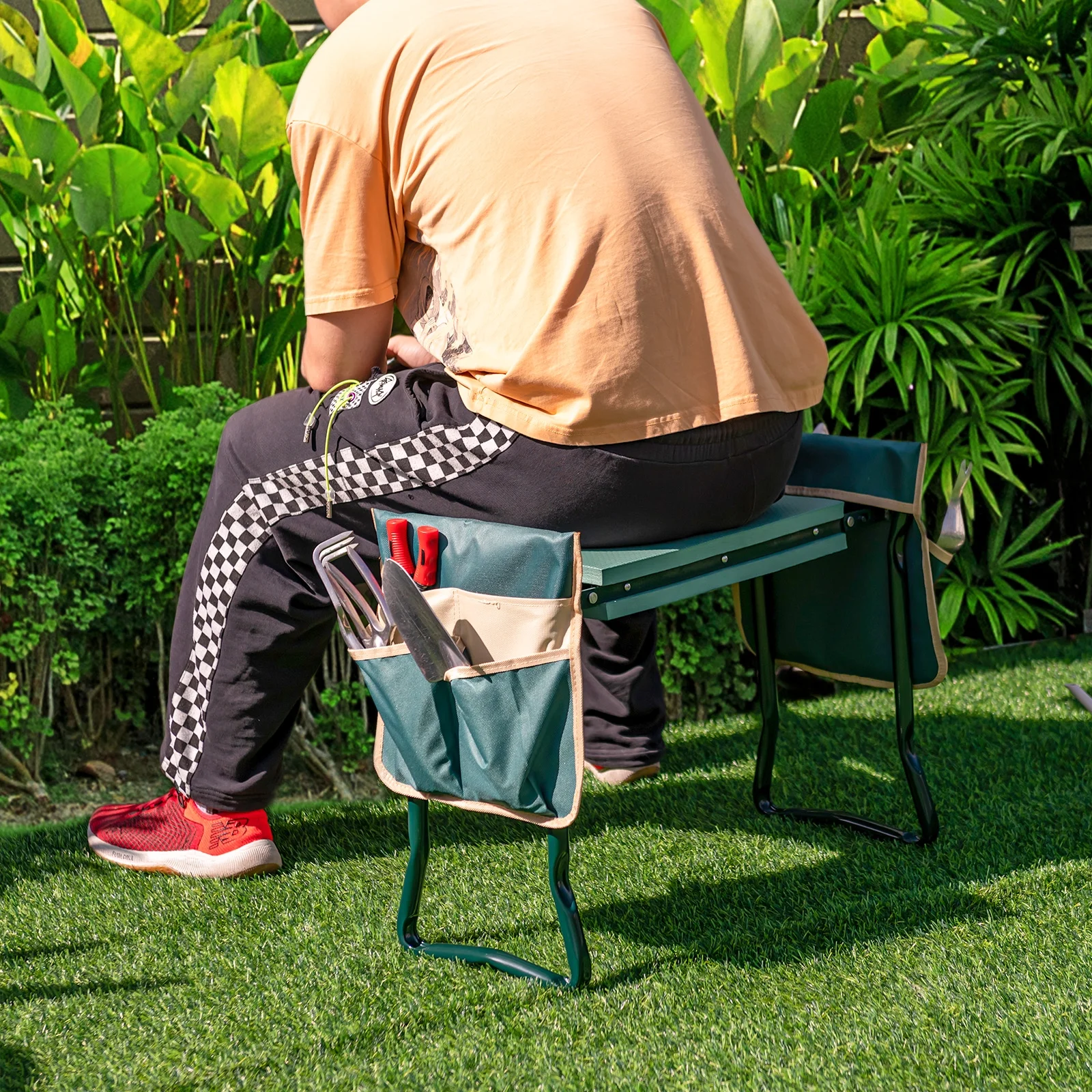 Taburete de jardinería plegable -Costway - Imagen 4