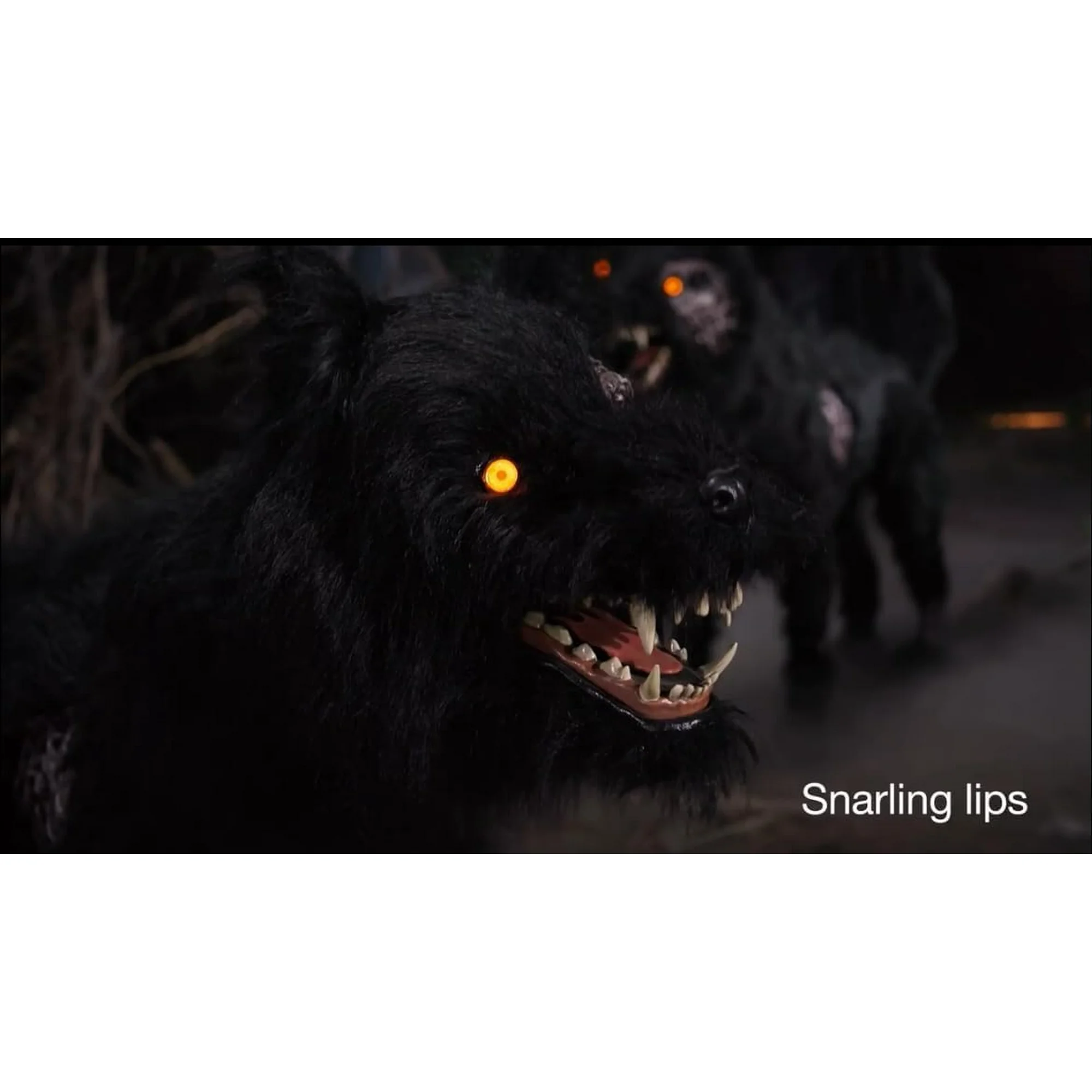 Animatrónico de Zombie Lobo de 5.5 ft marca Magiko - Imagen 2