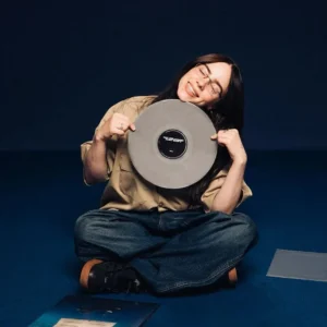 Alternative view of Disco de vinilo "HIT ME HARD AND SOFT"  de Billie Eilish