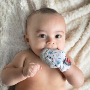 Alternative view of Manopla mordedora de tela para bebé de 3 meses - Marca Nuby
