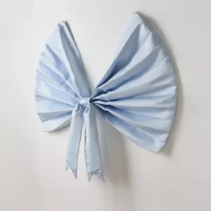 Alternative view of Adorno de pared "Lazo azul" satinado de 145 cm (57") -Makers Collective