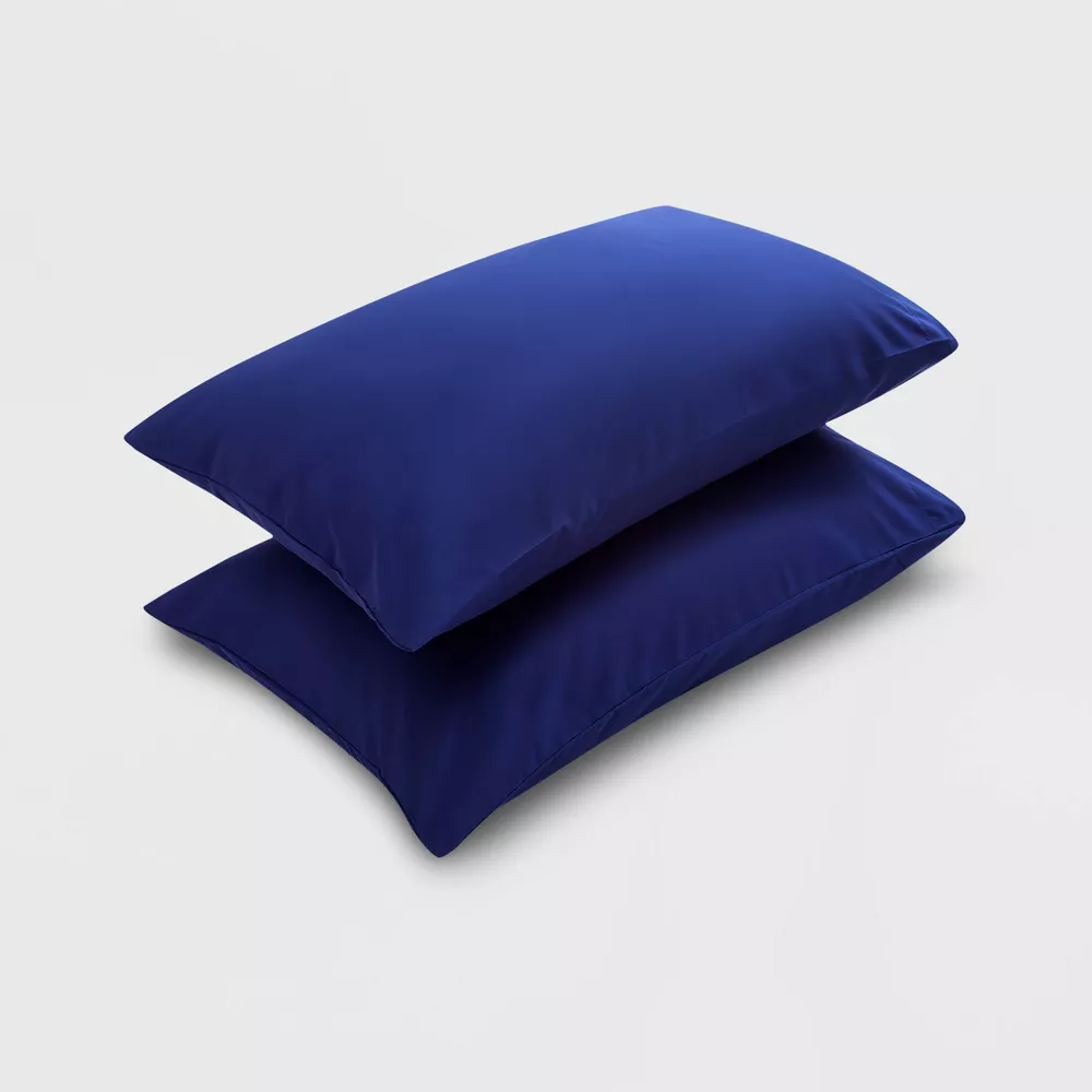 Par de fundas de almohada de microfibra tamaño King color zafiro -Room Essentials - Imagen 3